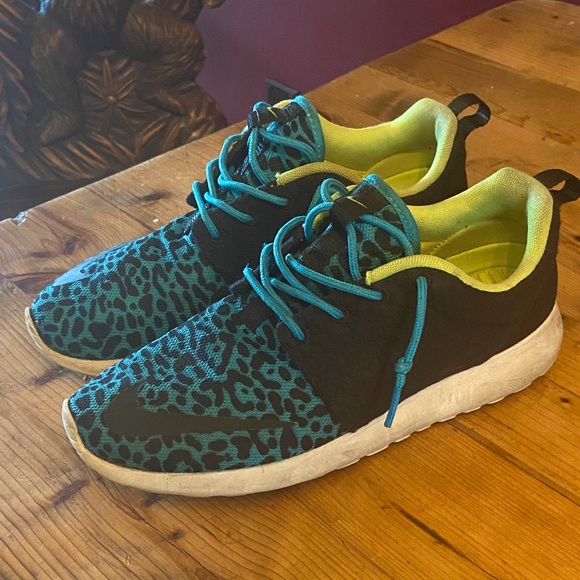 RARE Blue Cheetah Nike Roshe